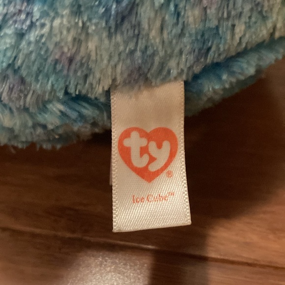 Ice Cube the penguin - Picture 2 of 3